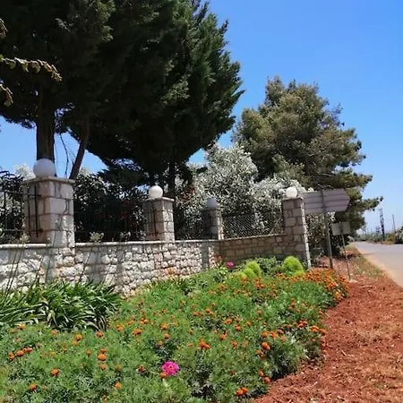 Pelani Stonehouse Holiday home Vromonerion