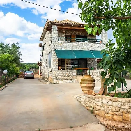 Pelani Stonehouse Holiday home Vromonerion